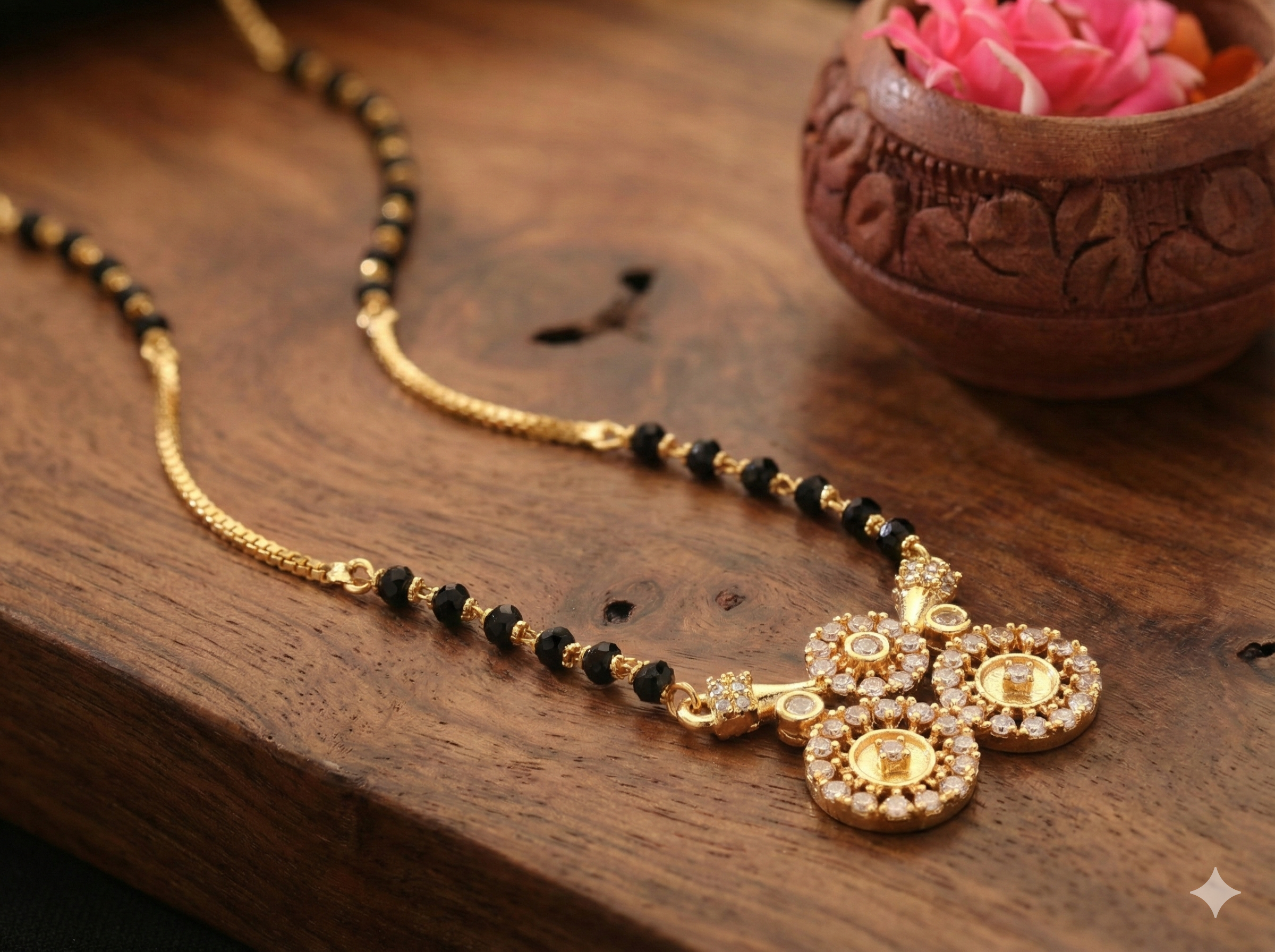 The Elegant Choice: Glistening Floral Triple-Pendant Mangalsutra