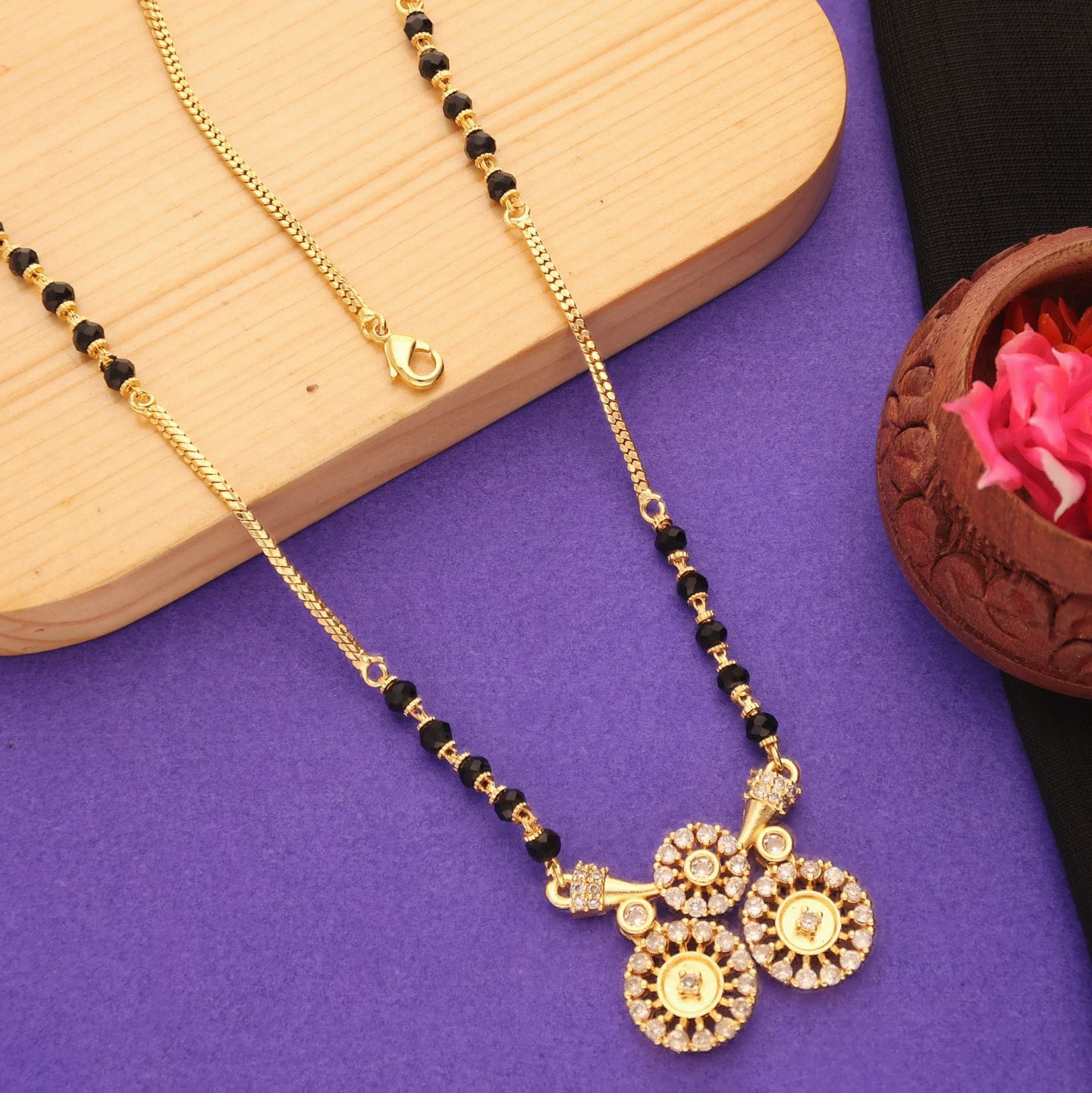 The Elegant Choice: Glistening Floral Triple-Pendant Mangalsutra